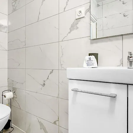 Homey Santorin - Proche Centre - Balcon Prive - Wifi Gratuit