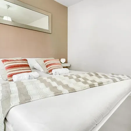 Homey Santorin - Proche Centre - Balcon Prive - Wifi Gratuit Ambilly