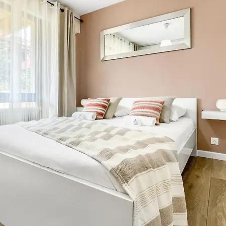 Homey Santorin - Proche Centre - Balcon Prive - Wifi Gratuit * Ambilly