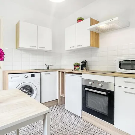 Homey Santorin - Proche Centre - Balcon Prive - Wifi Gratuit